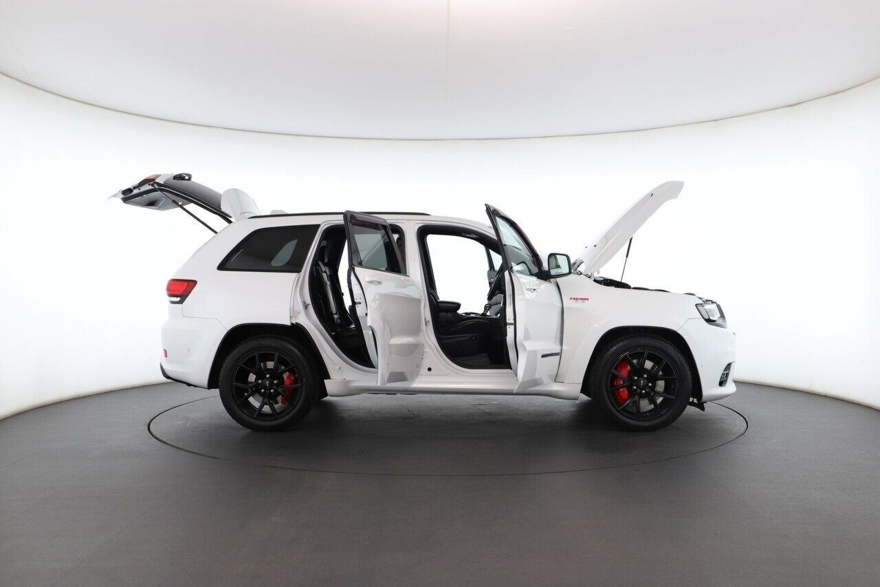 Jeep Grand Cherokee image 2