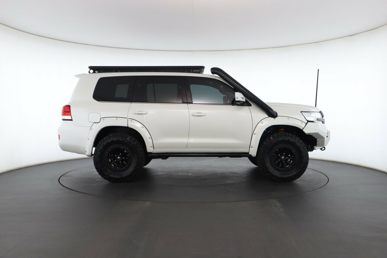 Toyota Landcruiser image 2