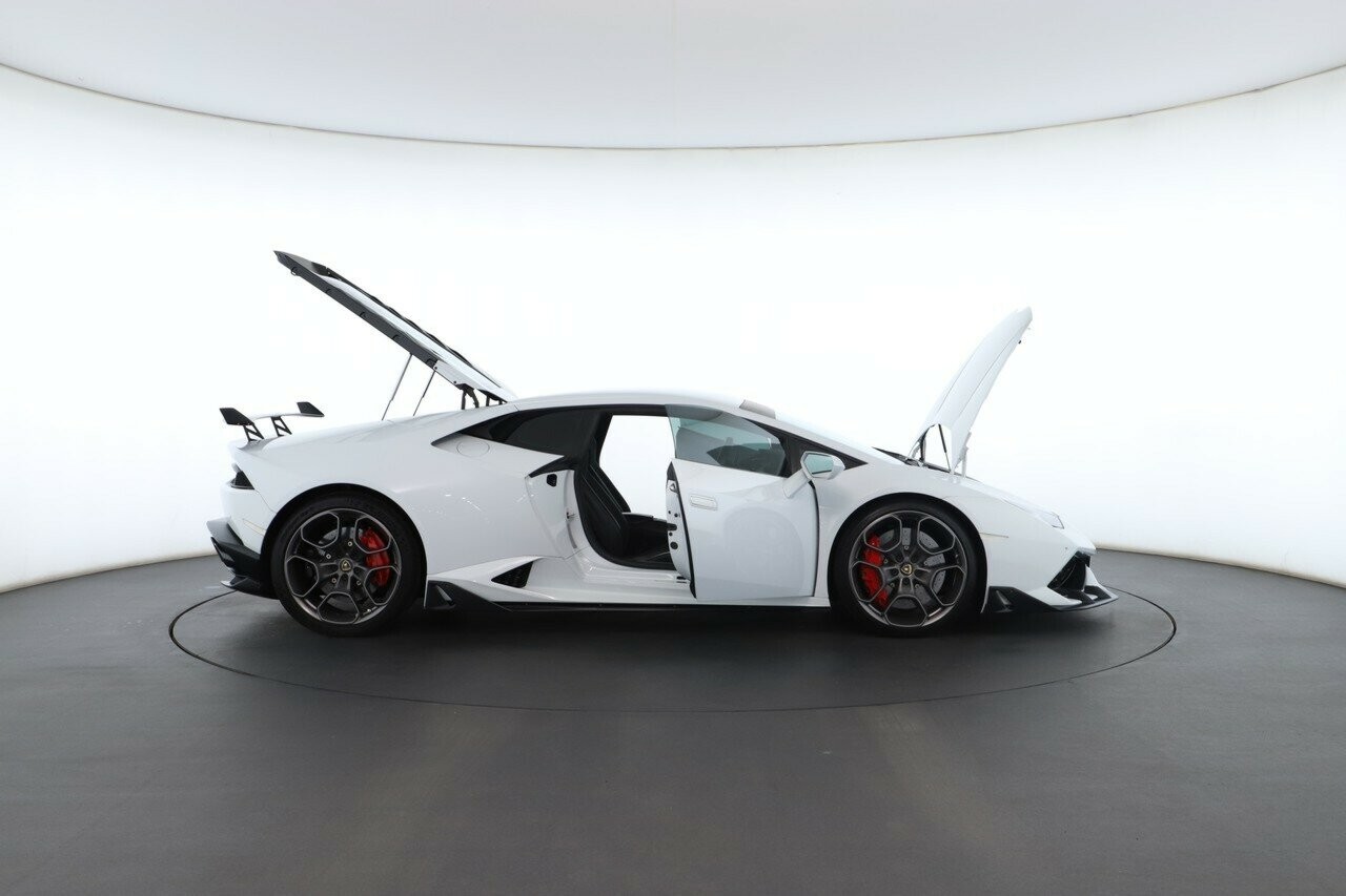 Lamborghini Huracan image 2