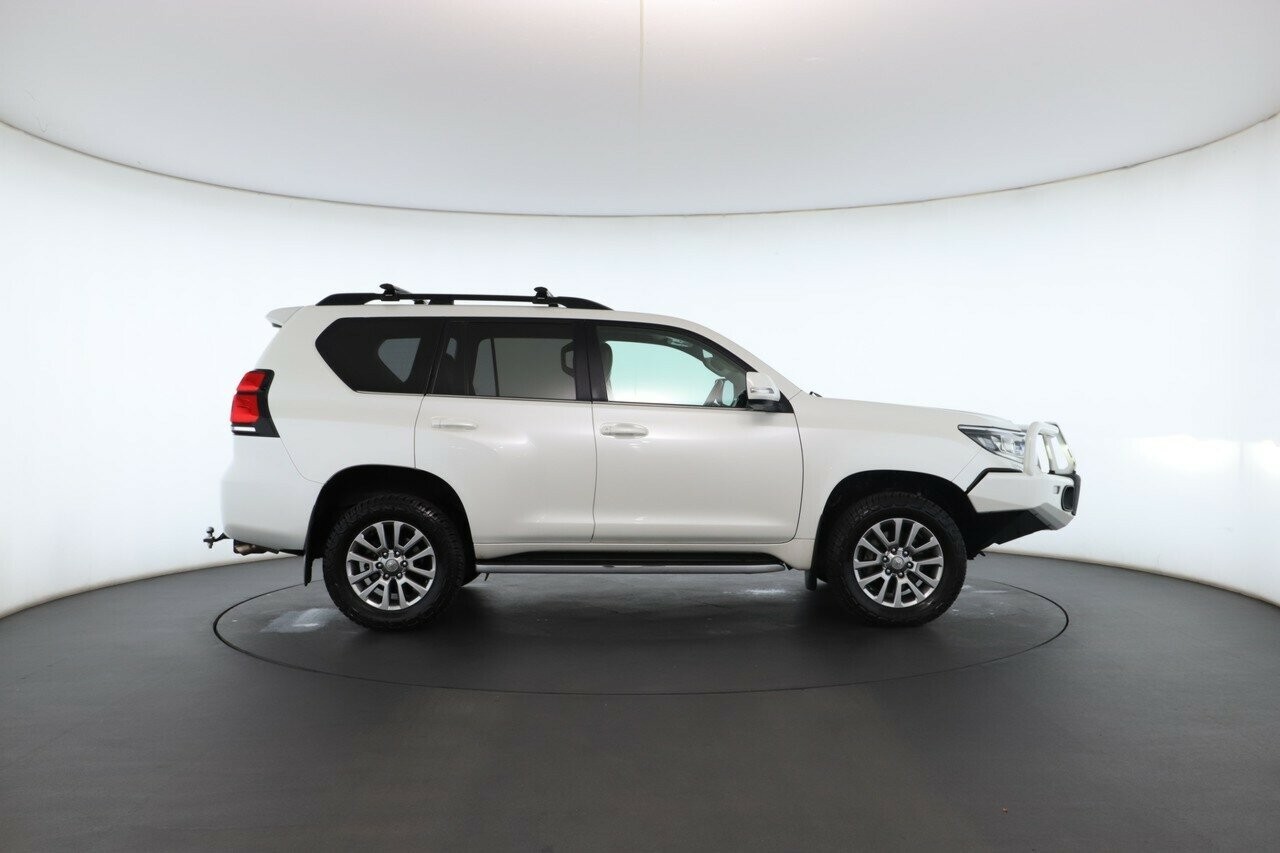 Toyota Landcruiser Prado image 2