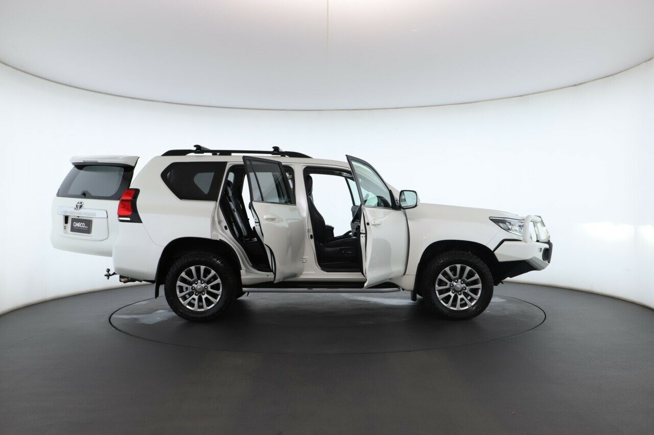 Toyota Landcruiser Prado image 3