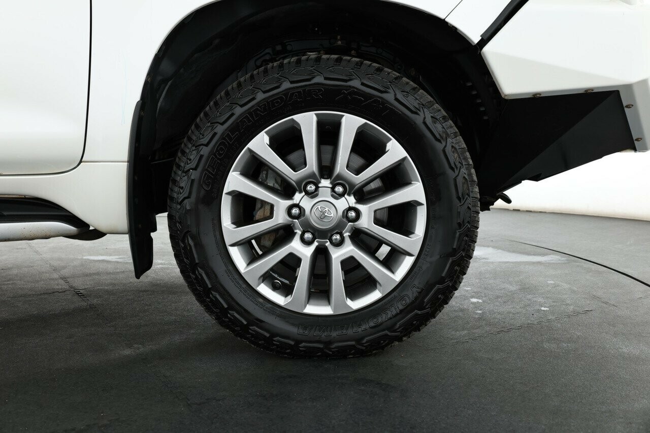 Toyota Landcruiser Prado image 4