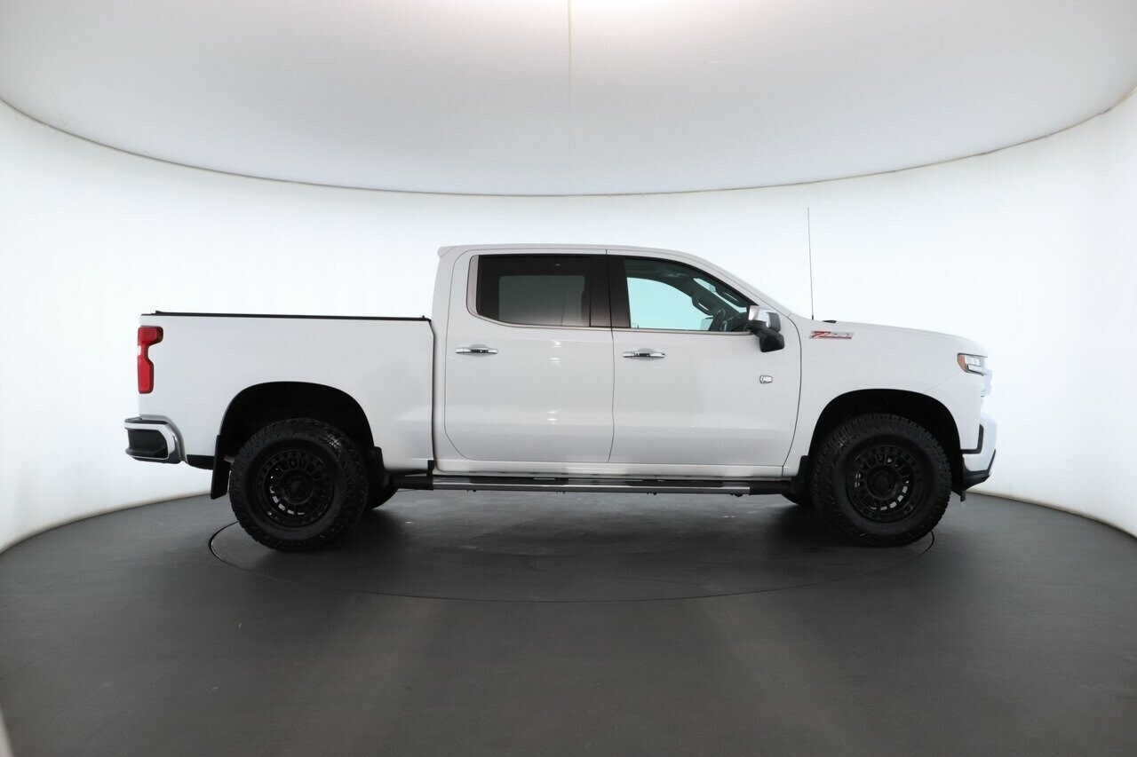 Chevrolet Silverado image 2