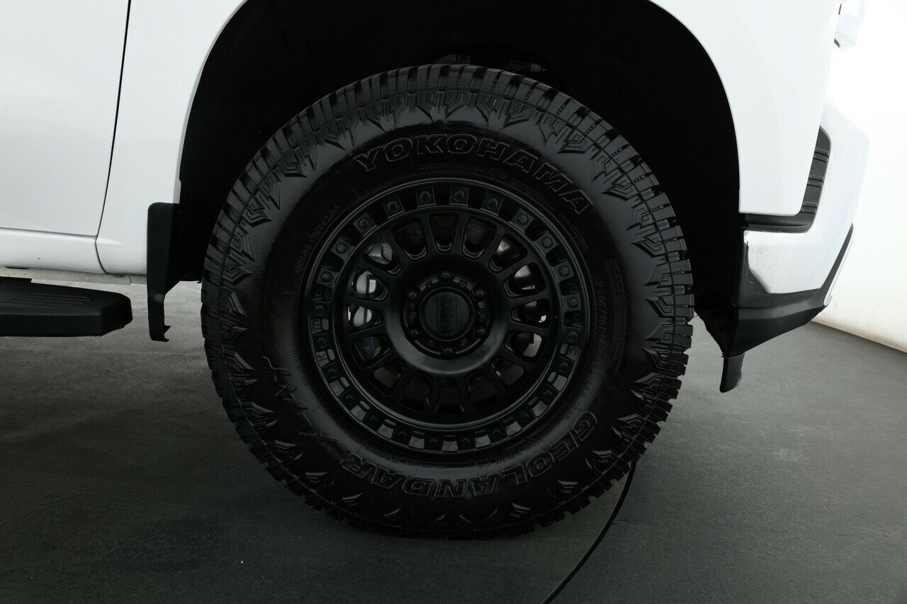 Chevrolet Silverado image 4