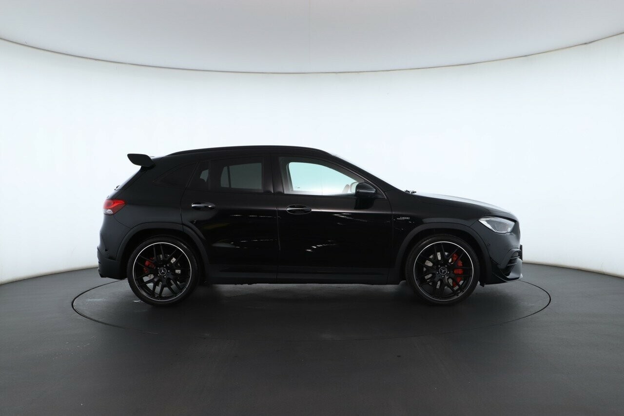 Mercedes Benz Gla-class image 2