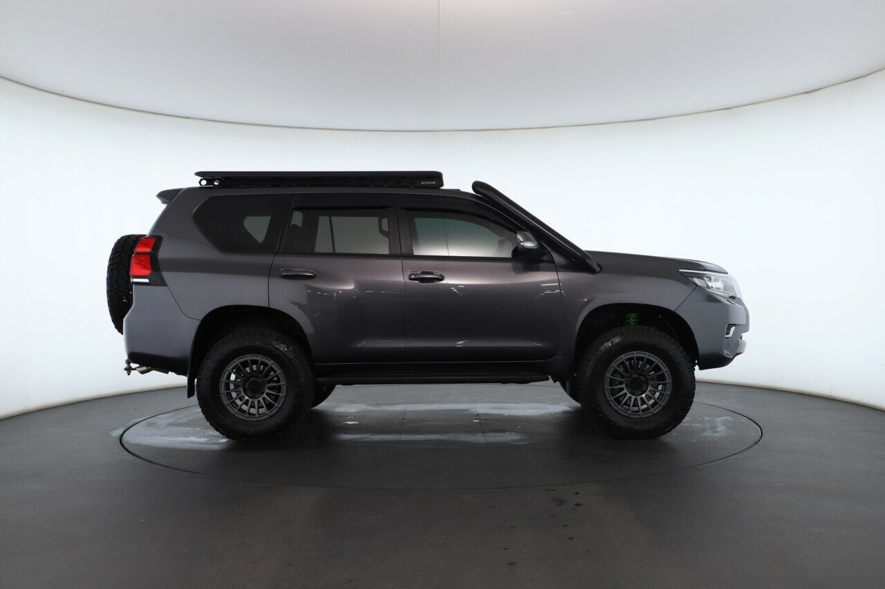 Toyota Landcruiser Prado image 2