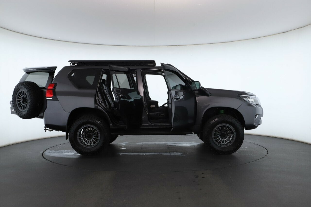 Toyota Landcruiser Prado image 3