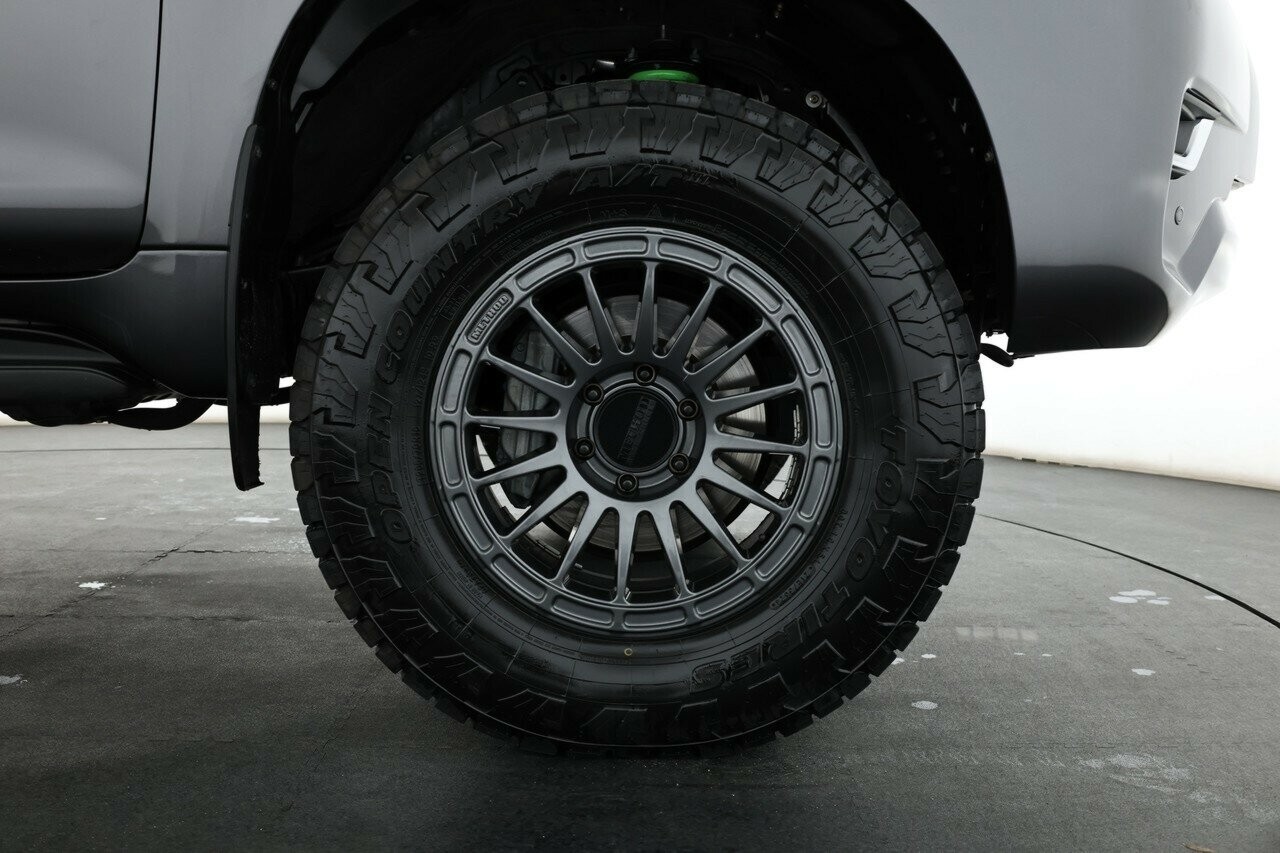 Toyota Landcruiser Prado image 4