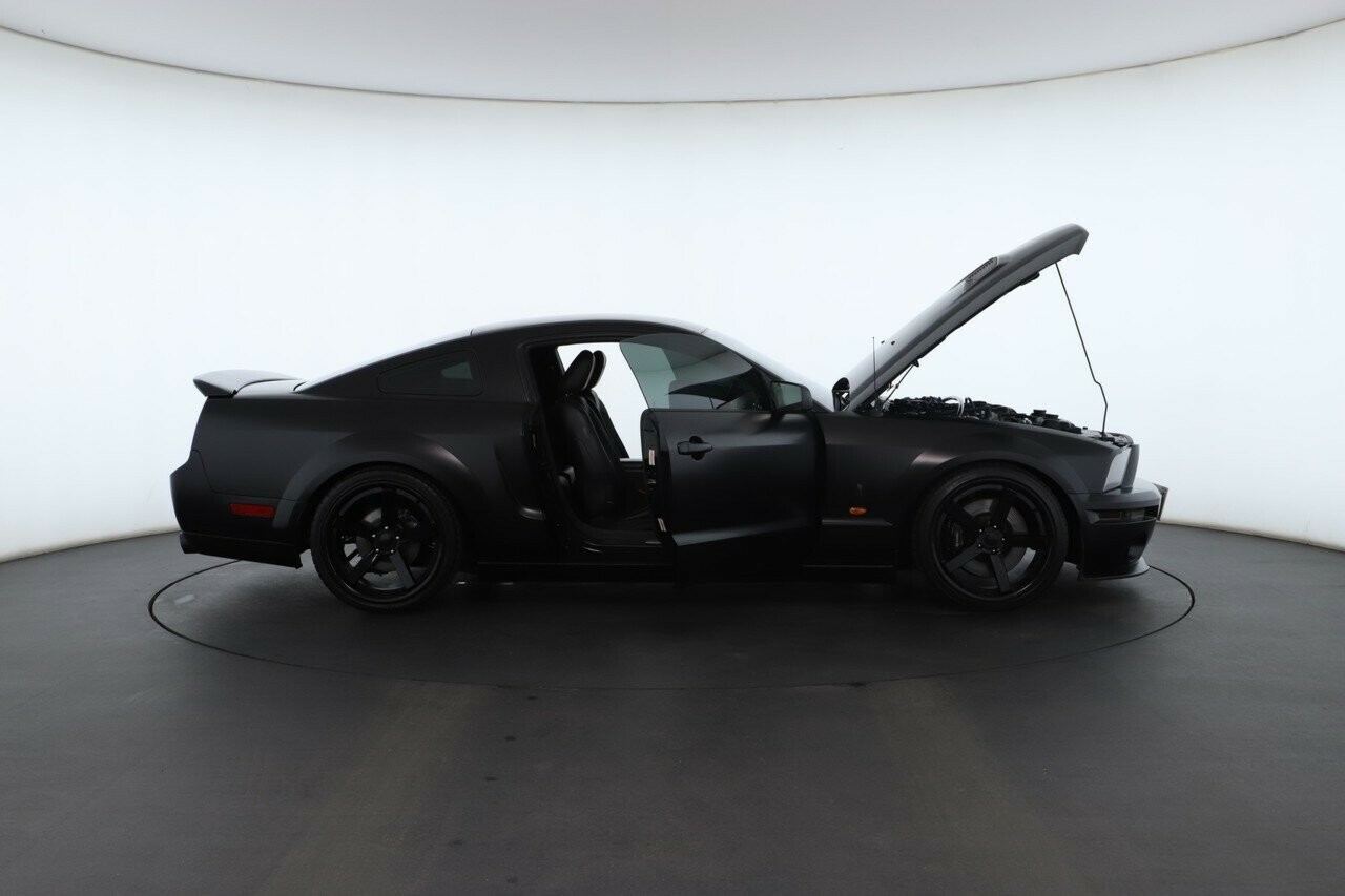 Ford Mustang image 2