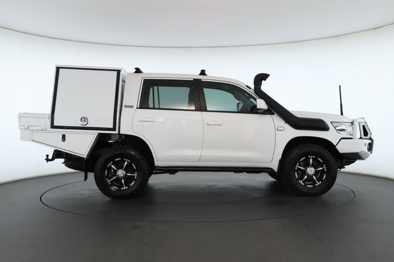Toyota Landcruiser image 2