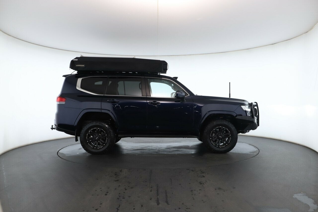 Toyota Landcruiser image 2