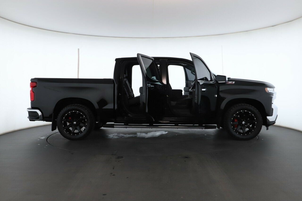 Chevrolet Silverado image 2
