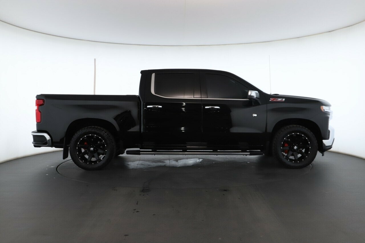 Chevrolet Silverado image 3