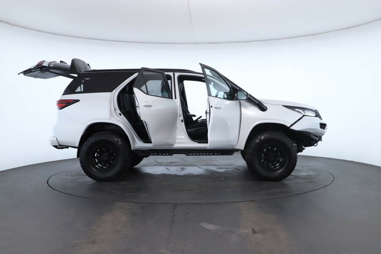 Toyota Fortuner image 2