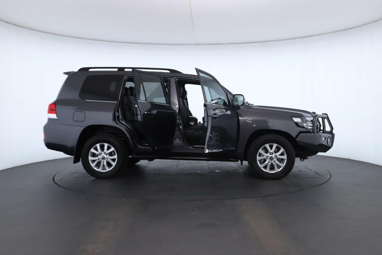 Toyota Landcruiser image 2