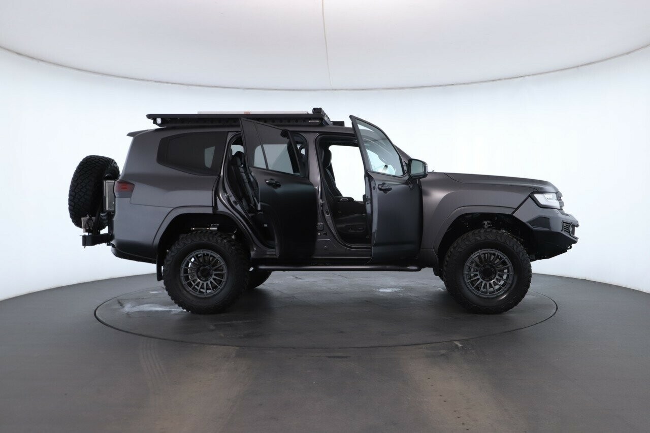 Toyota Landcruiser image 2