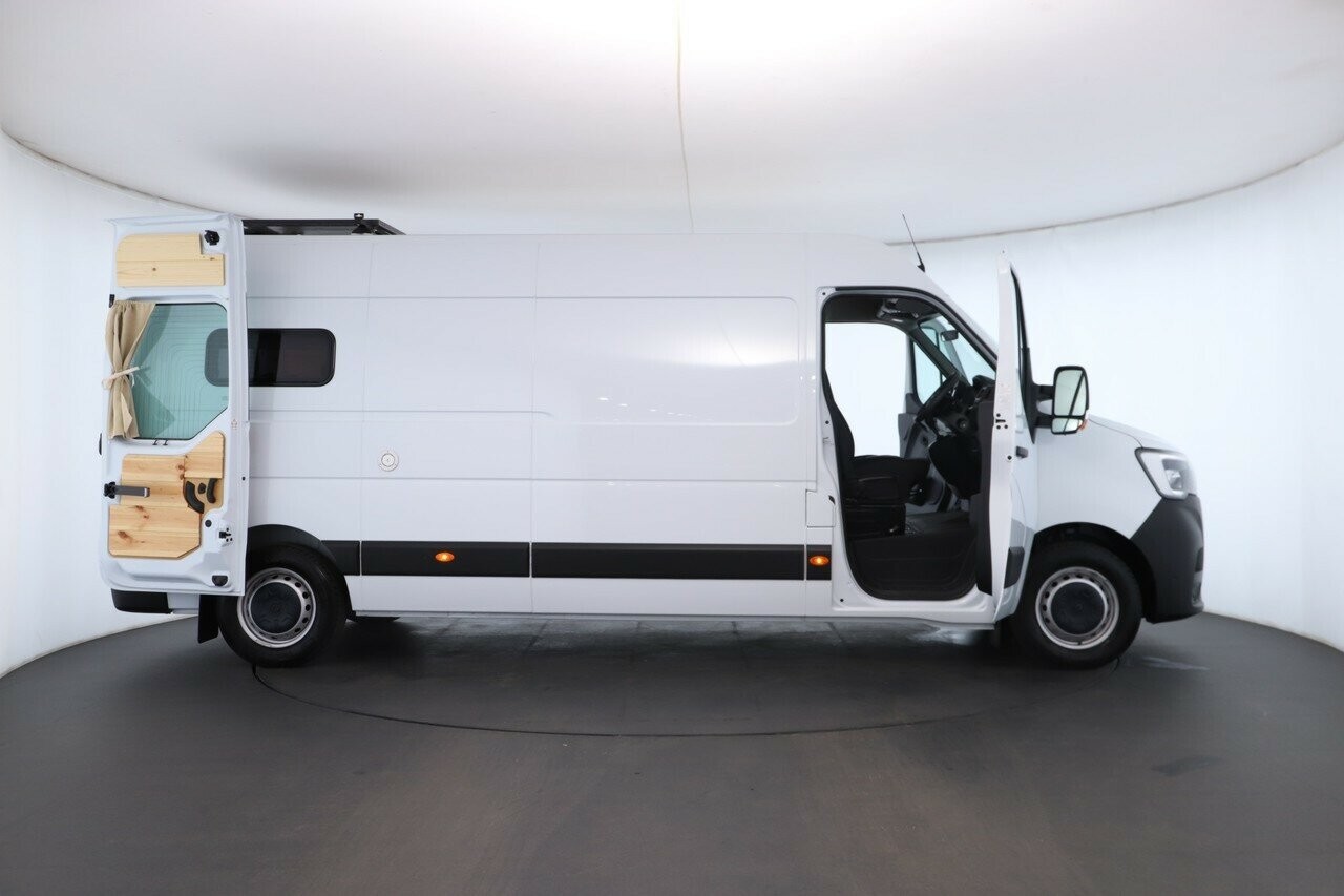 Renault Master image 2