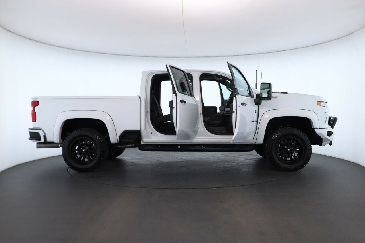 Chevrolet Silverado image 2