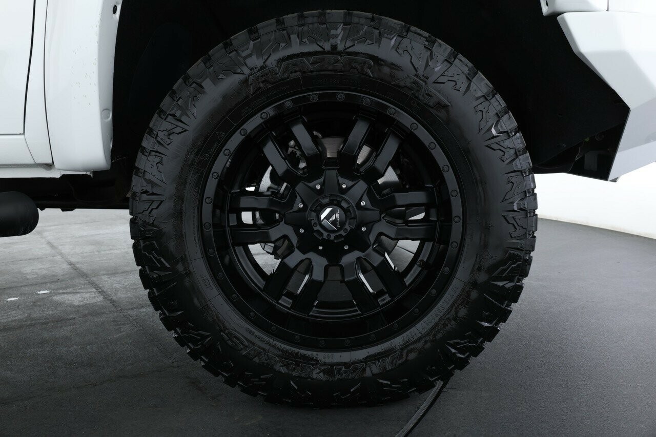 Chevrolet Silverado image 4