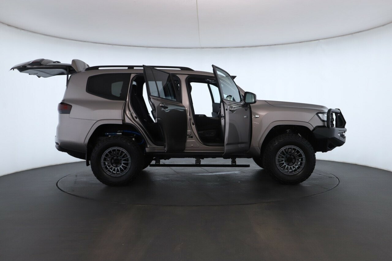 Toyota Landcruiser image 2