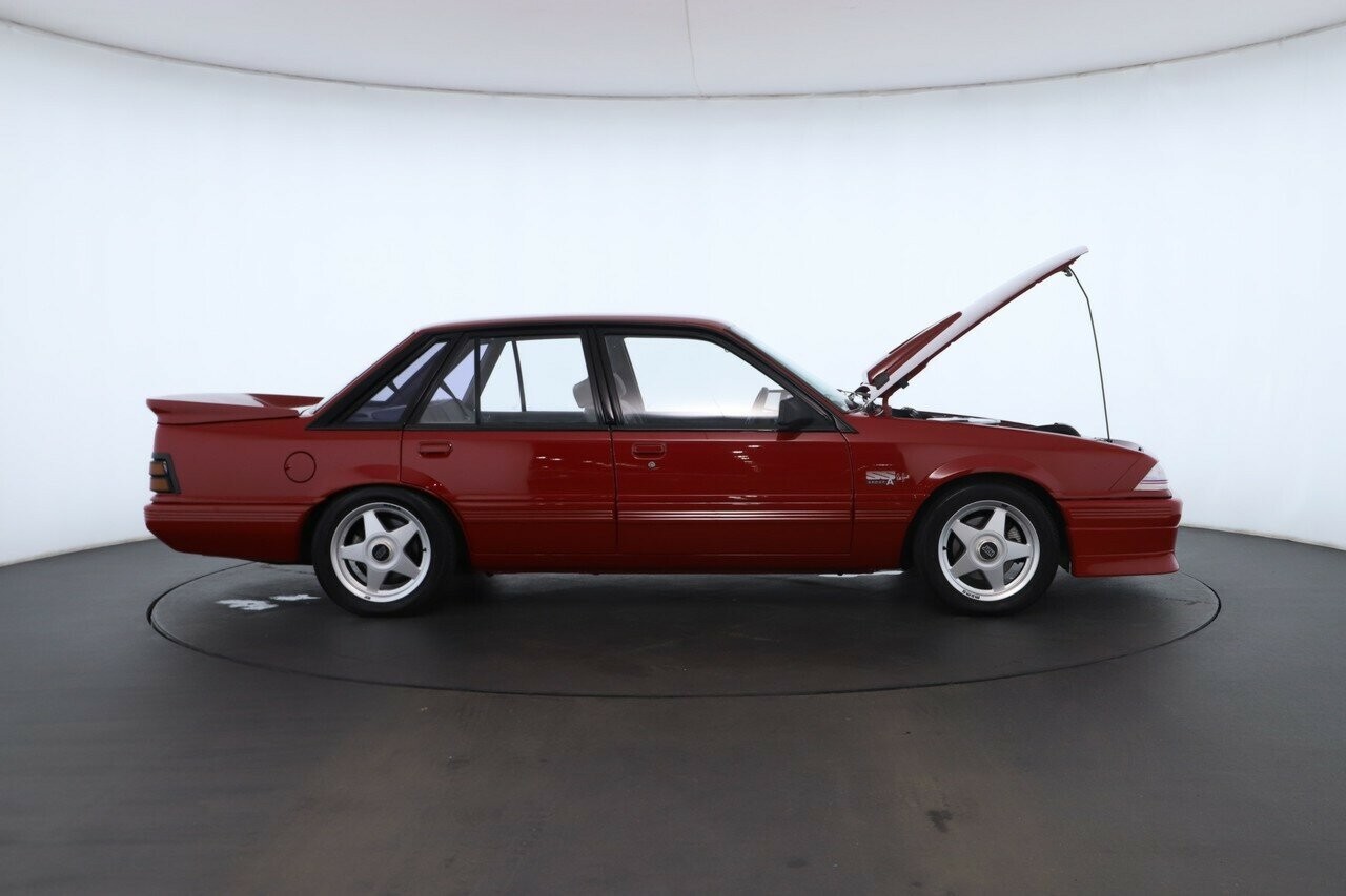 Holden Commodore image 2