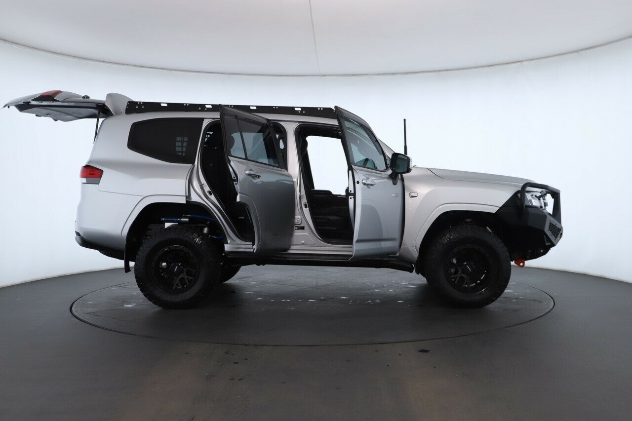 Toyota Landcruiser image 2