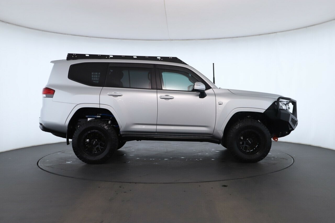 Toyota Landcruiser image 3