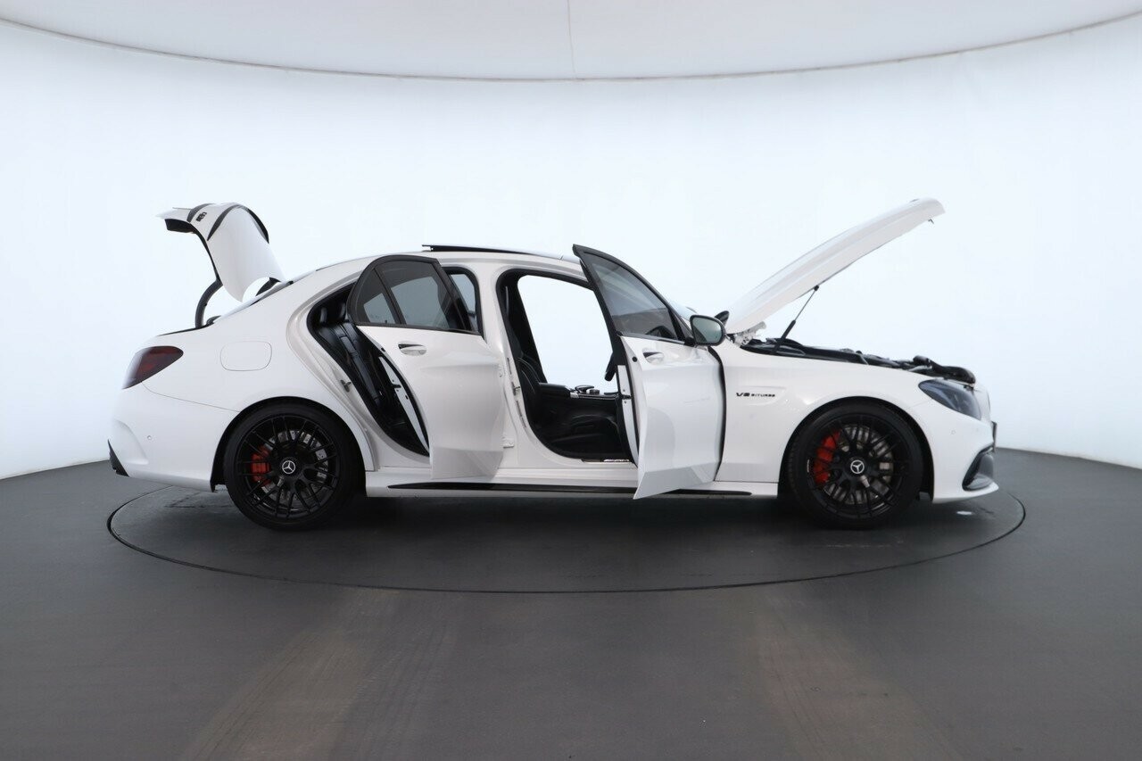 Mercedes Benz C-class image 2