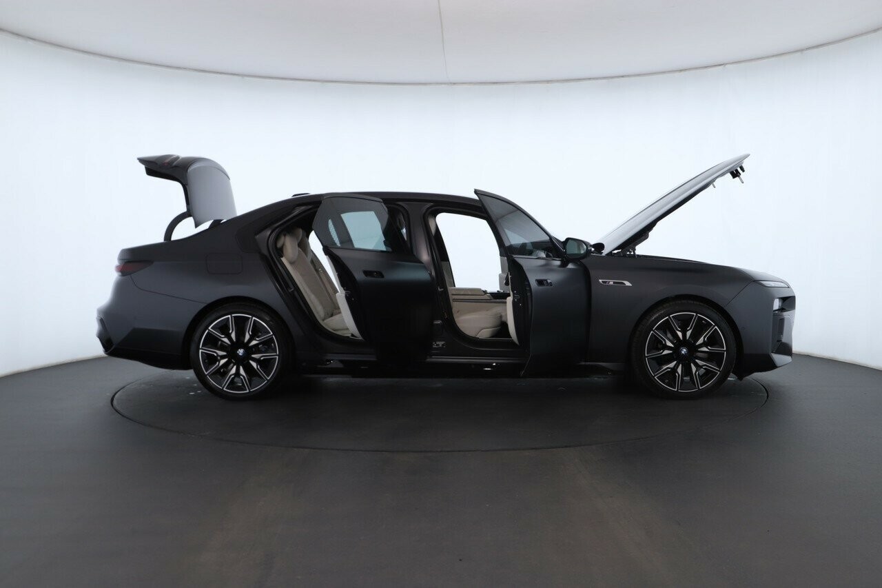 BMW I7 image 2