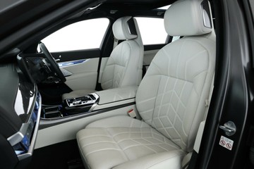 https://vehicle-cdn.autoleague.cloud/31026_61037851_32.jpg