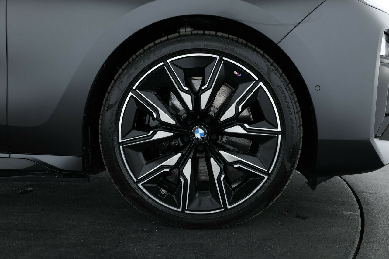 BMW I7 image 4