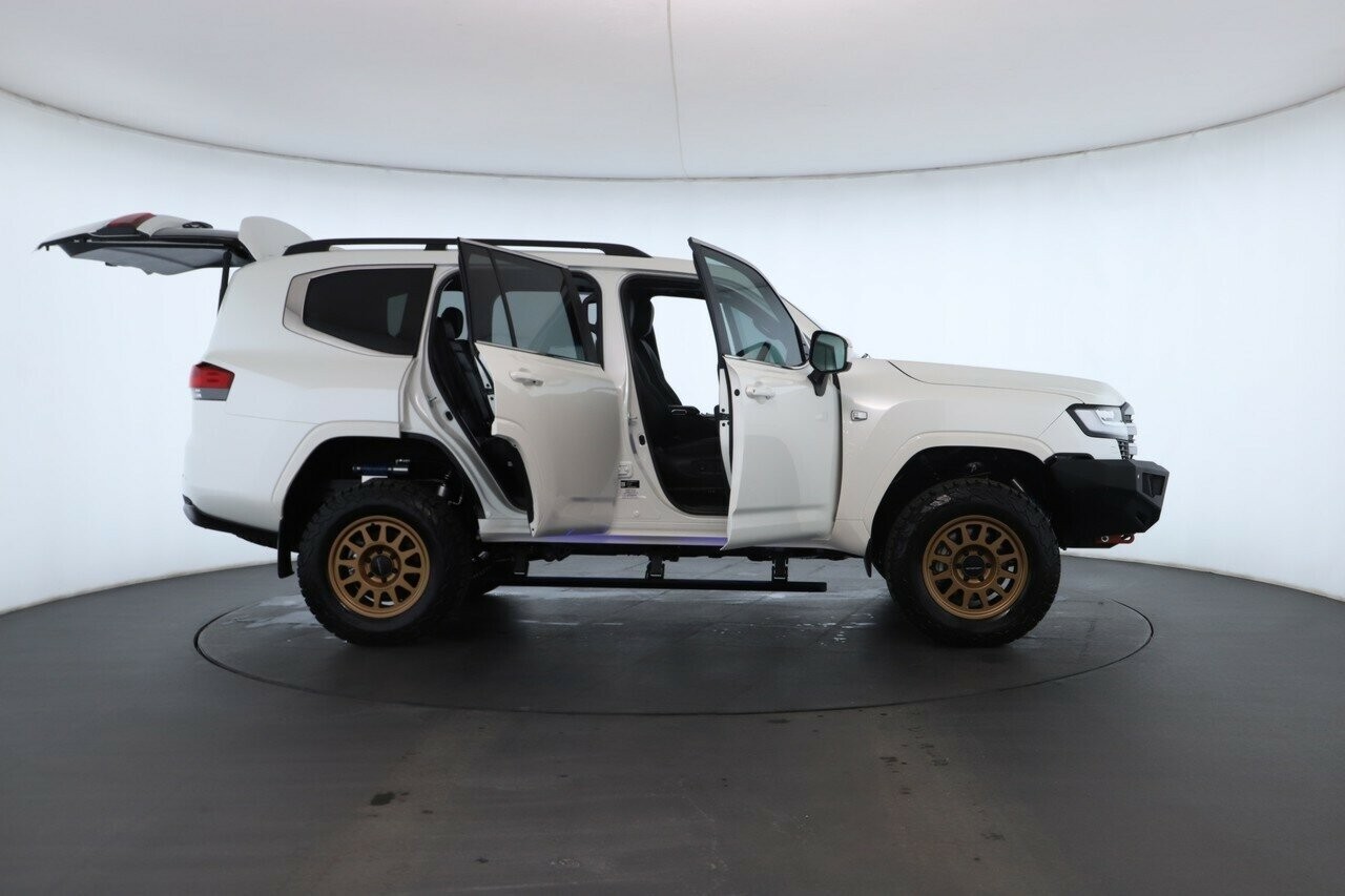 Toyota Landcruiser image 2