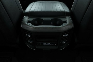 https://vehicle-cdn.autoleague.cloud/31026_61038697_37.jpg