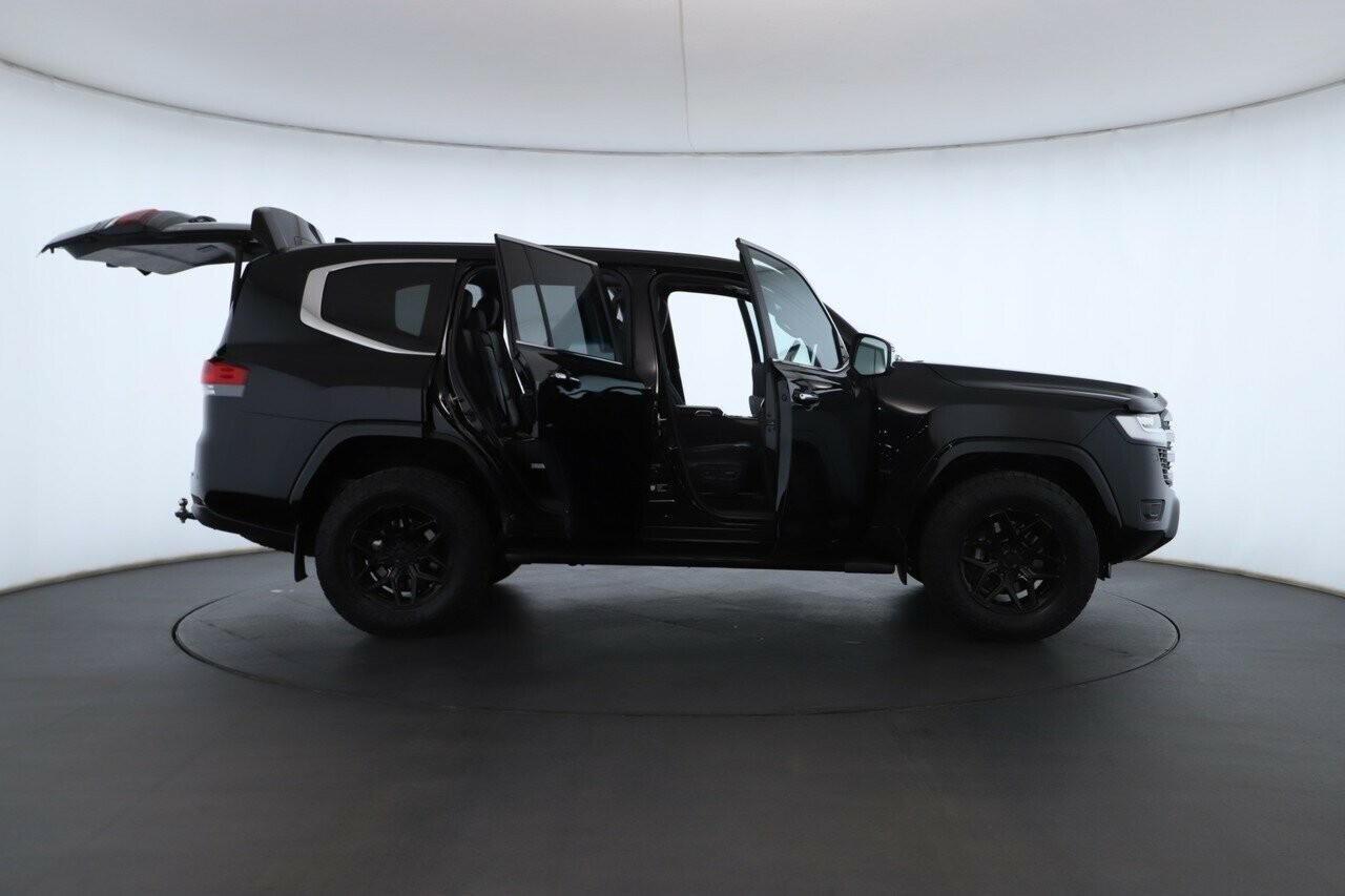 Toyota Landcruiser image 2