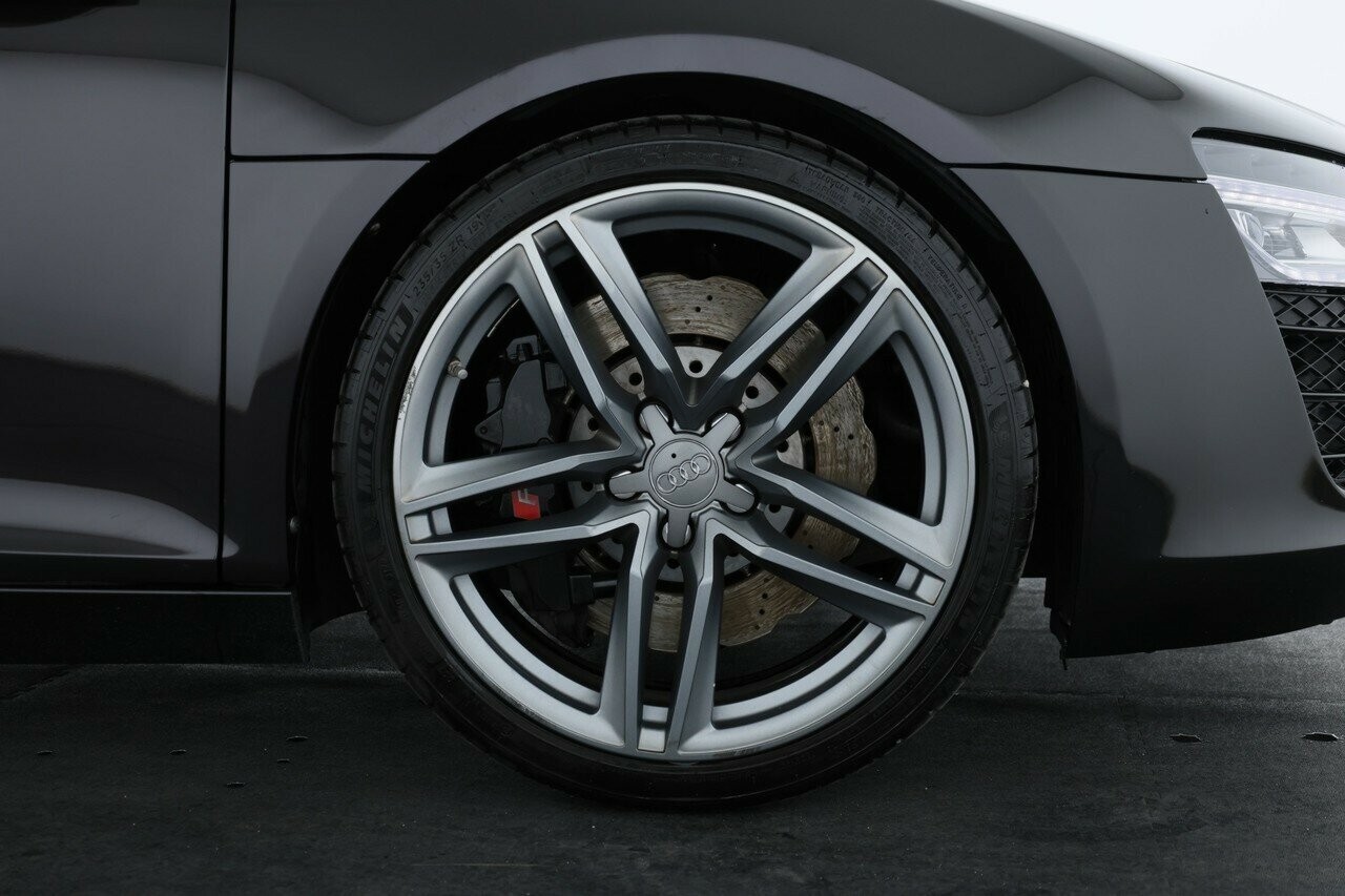 Audi R8 image 4