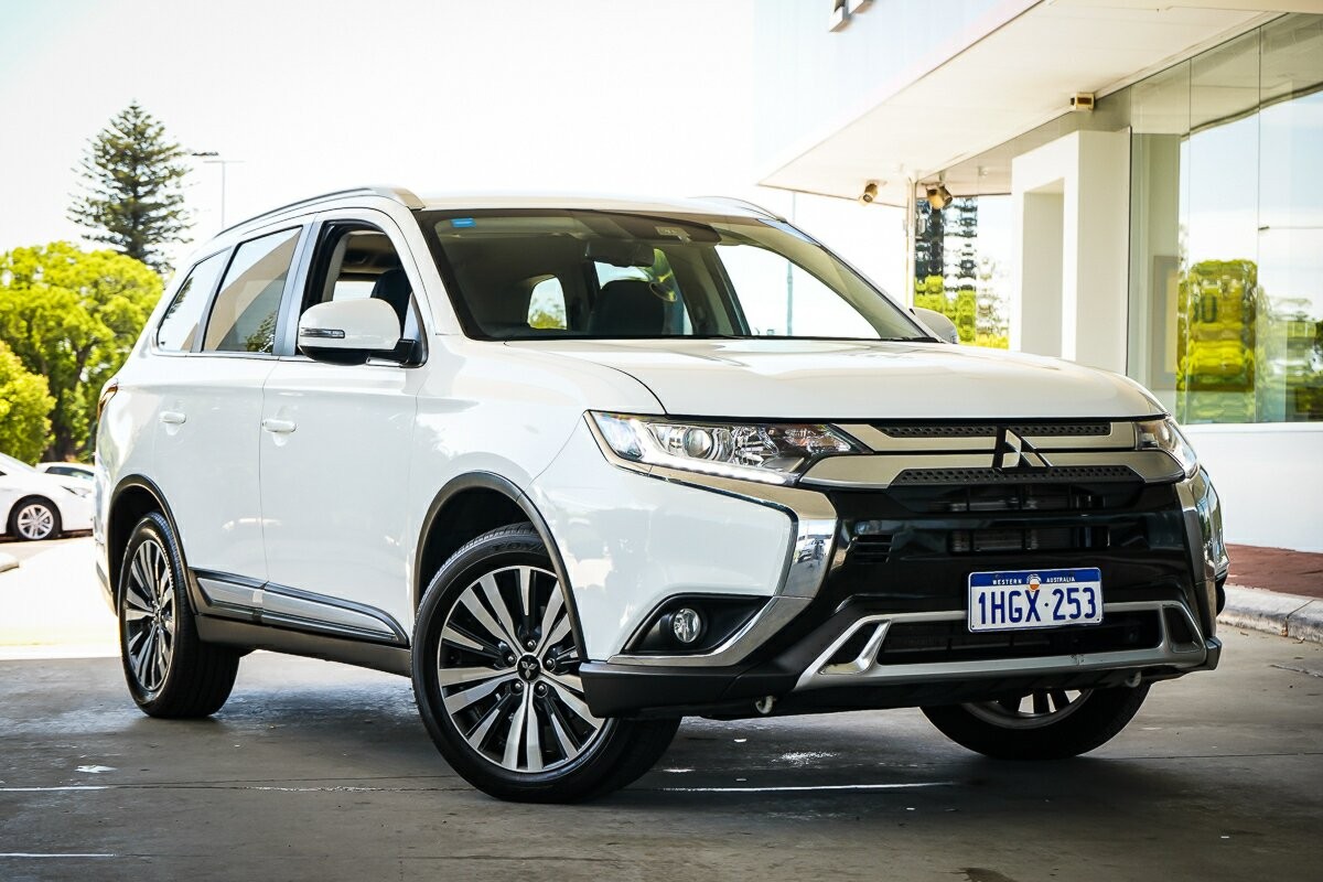 Mitsubishi Outlander image 1