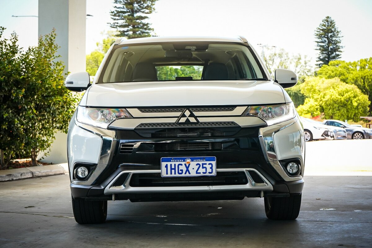 Mitsubishi Outlander image 3