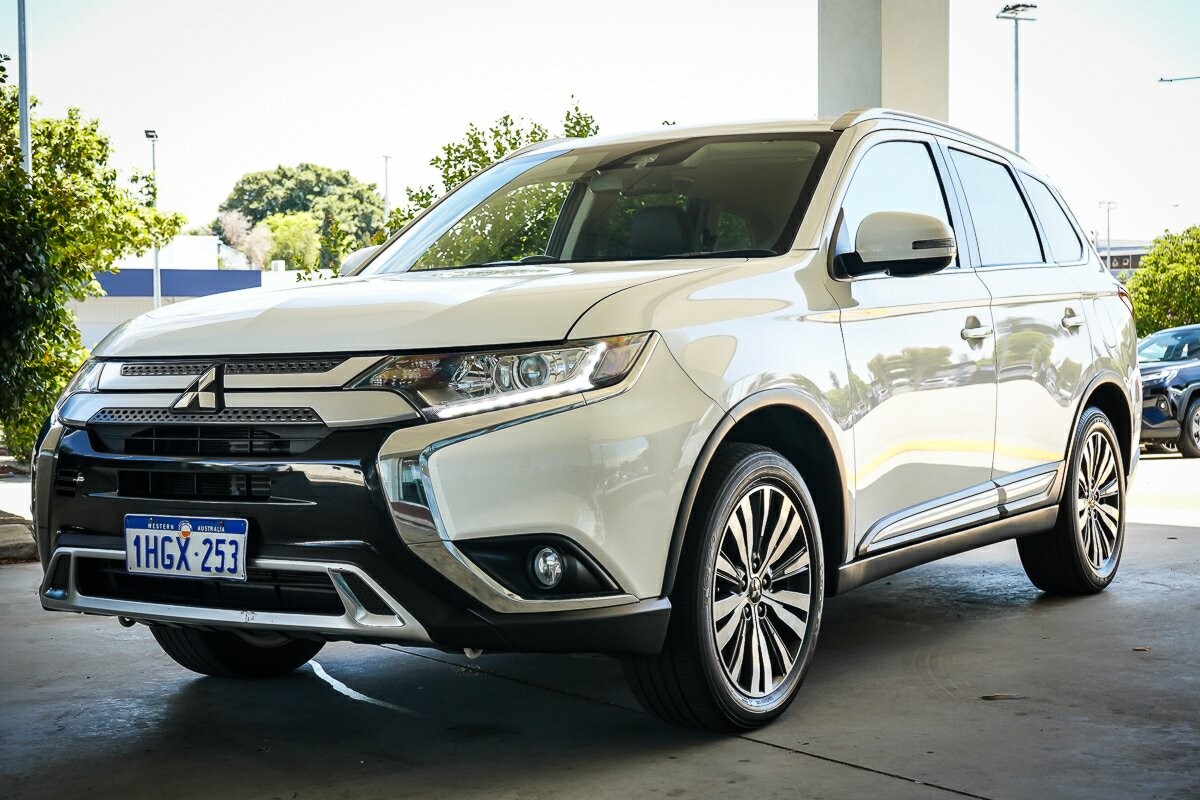 Mitsubishi Outlander image 4