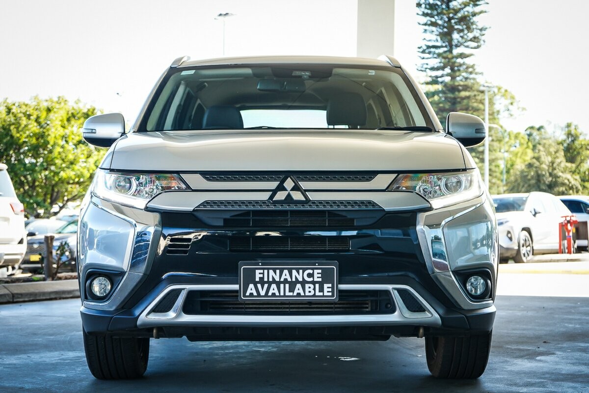 Mitsubishi Outlander image 3