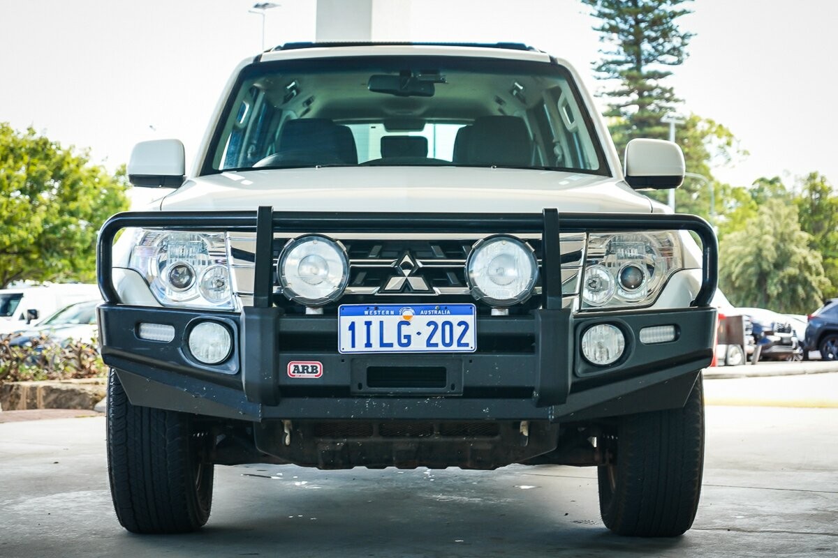 Mitsubishi Pajero image 3