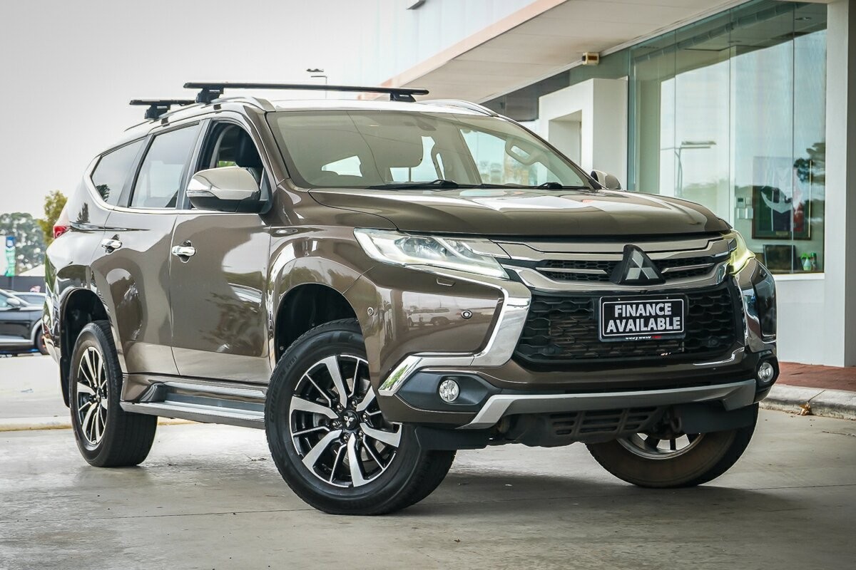 Mitsubishi Pajero Sport image 1