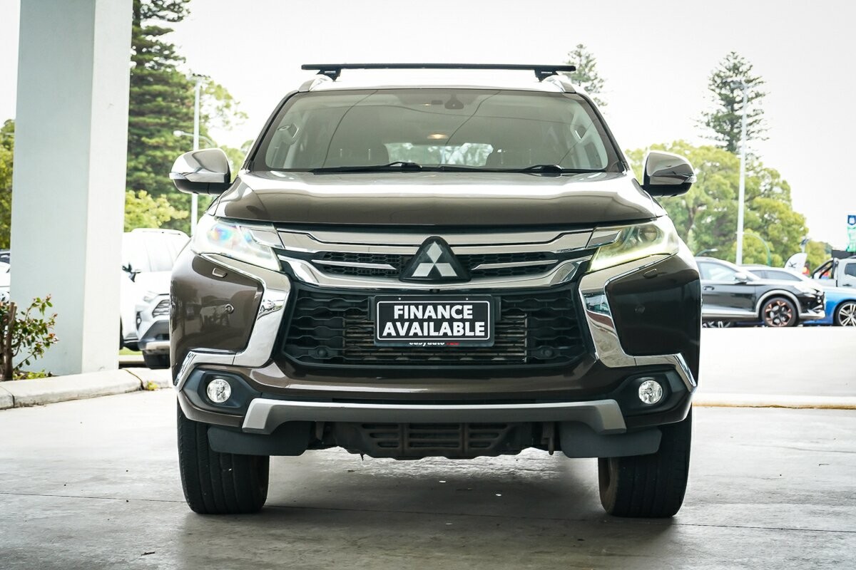 Mitsubishi Pajero Sport image 3