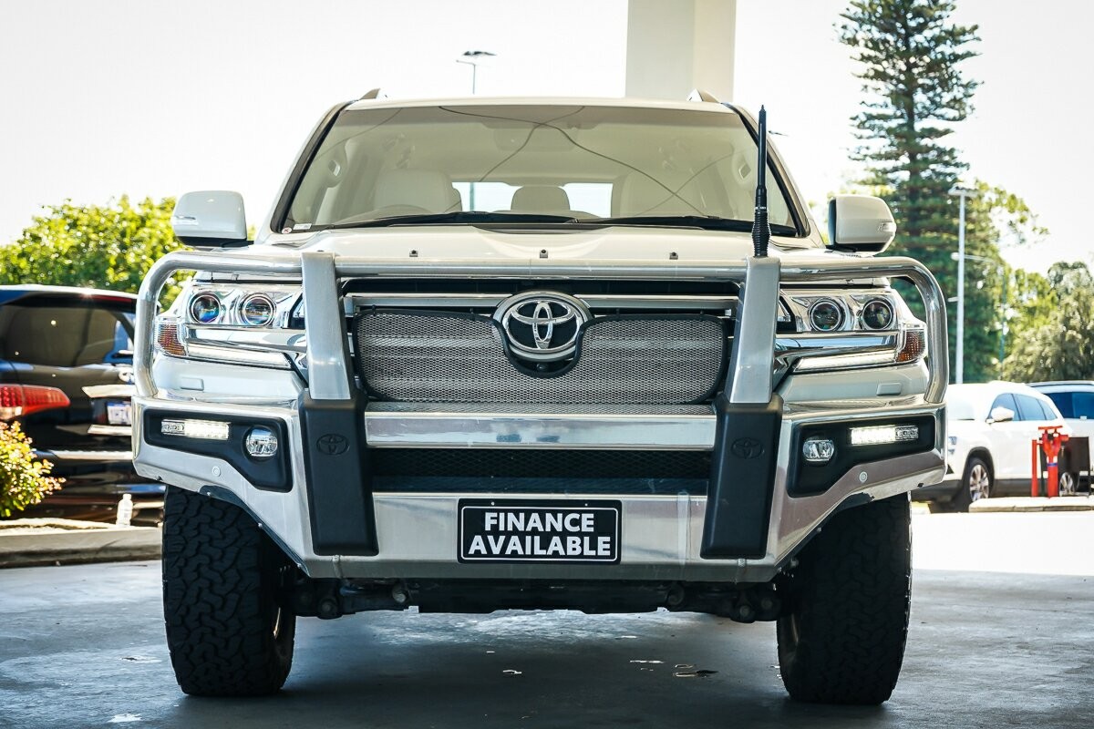 Toyota Landcruiser image 3