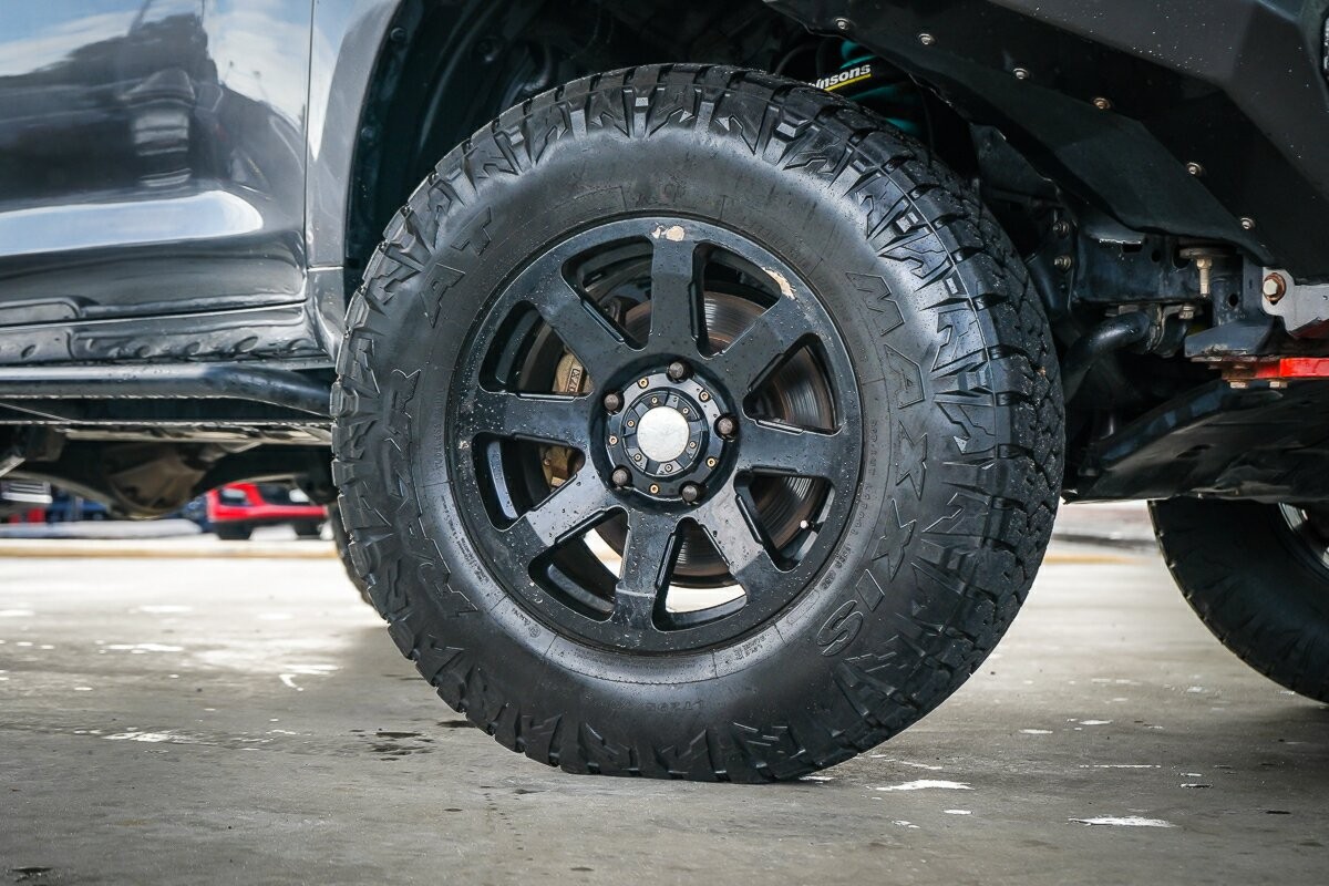 Toyota Landcruiser image 2