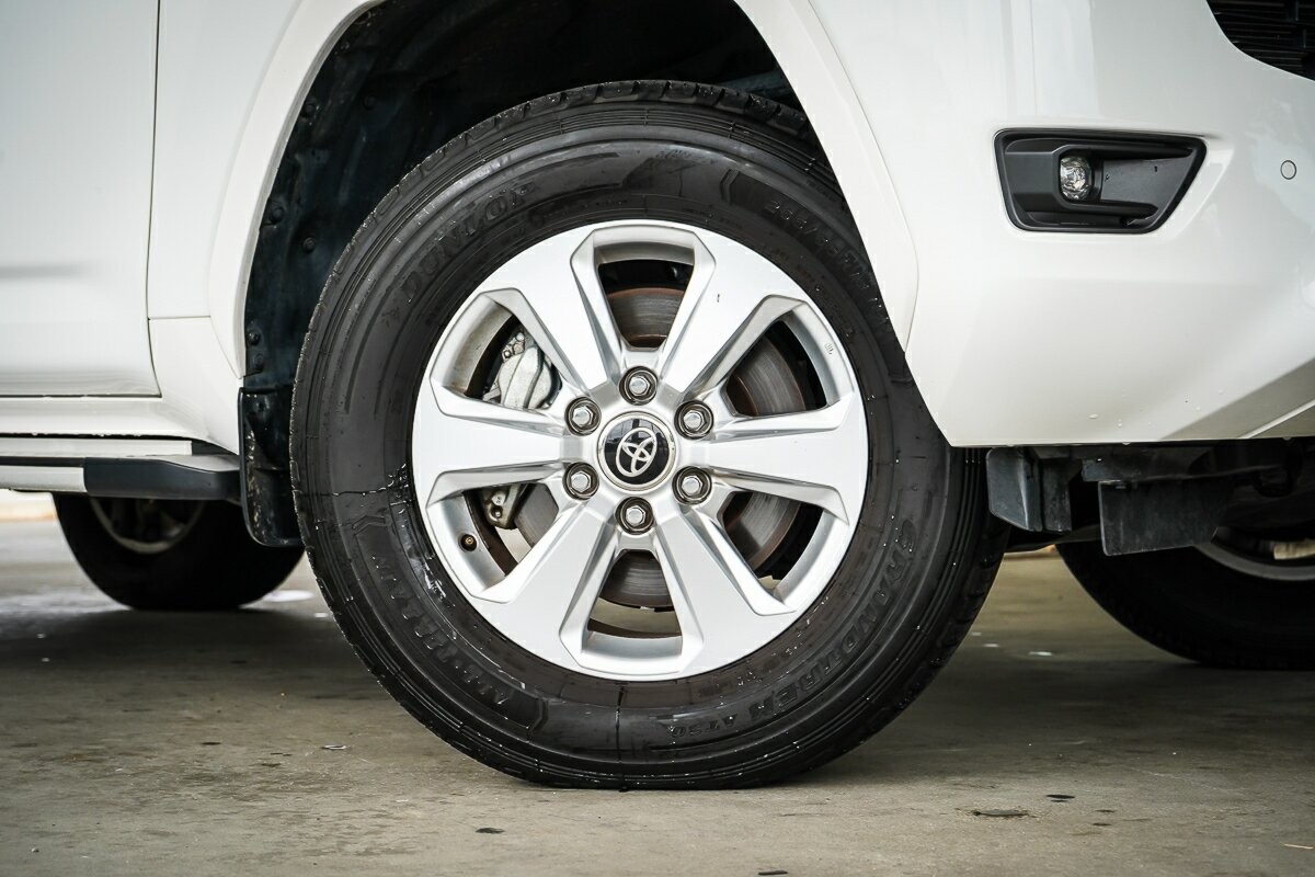 Toyota Landcruiser image 2