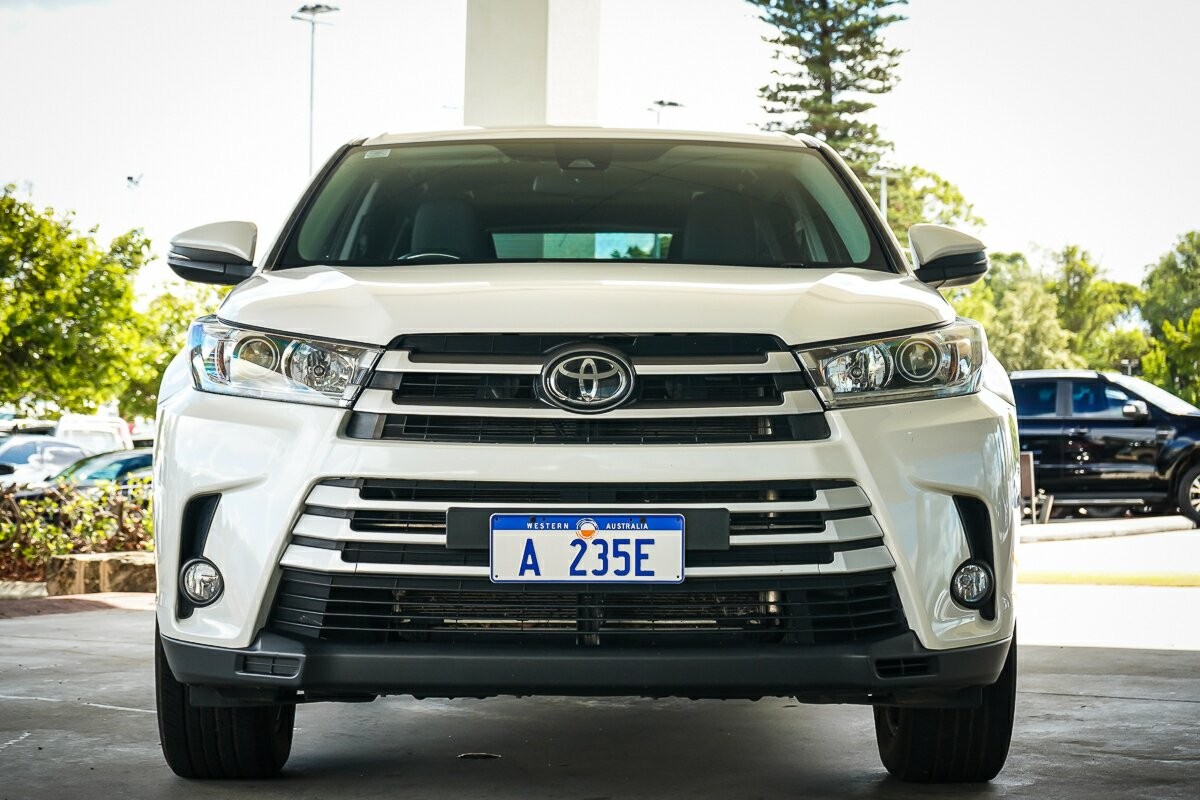 Toyota Kluger image 3