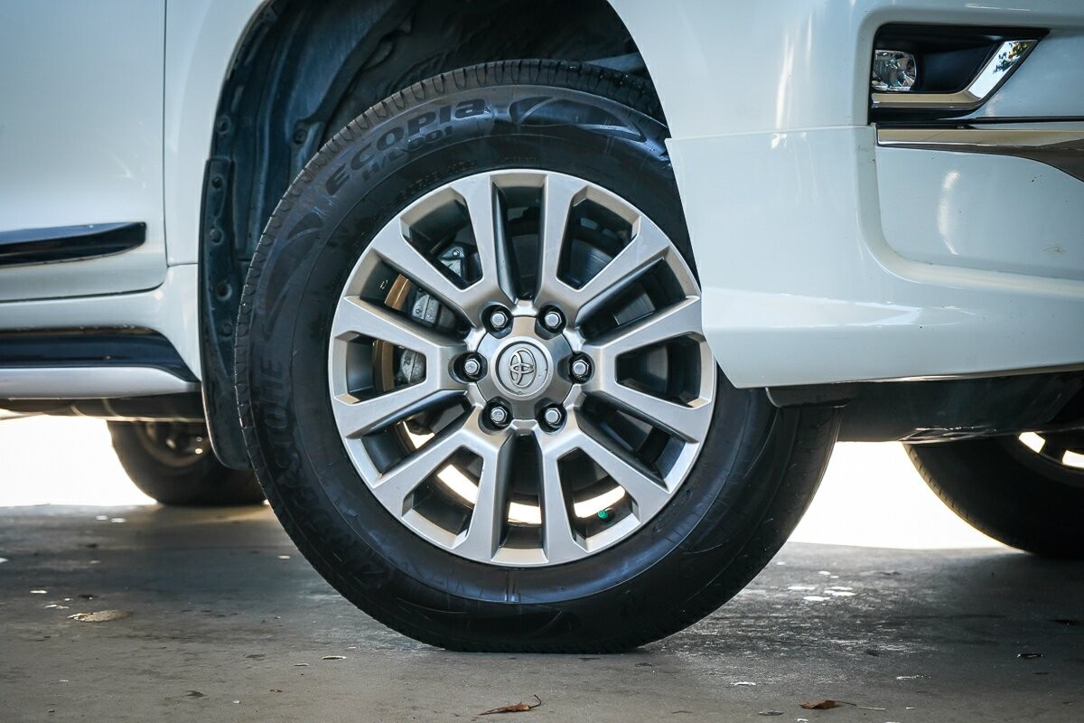Toyota Landcruiser Prado image 2