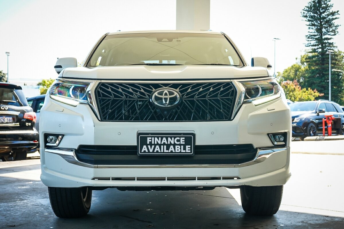 Toyota Landcruiser Prado image 3