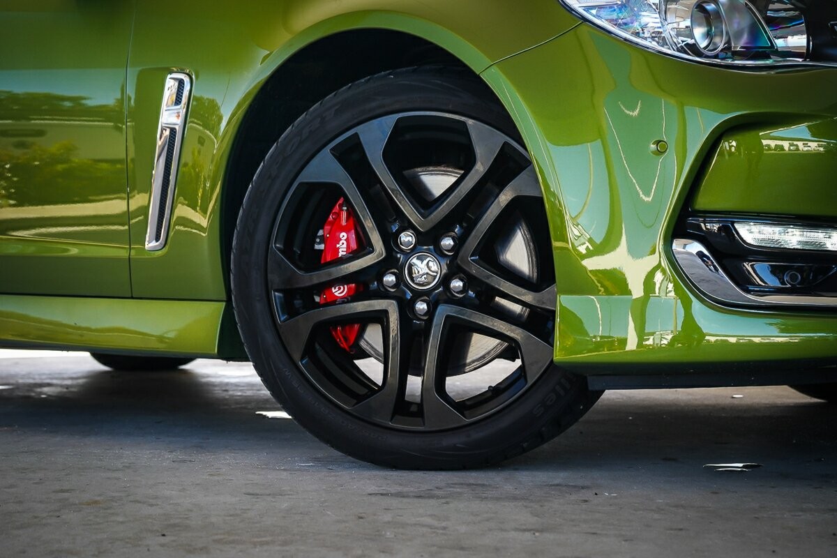 Holden Commodore image 2