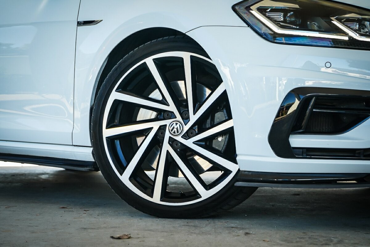 Volkswagen Golf image 2